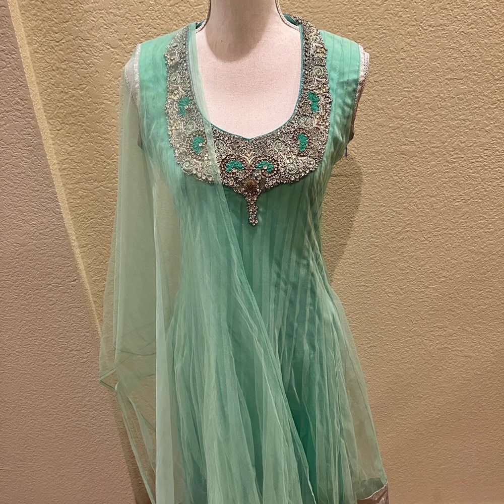 Style Frock Style Net Churidaar Suit. Size Xs - image 1